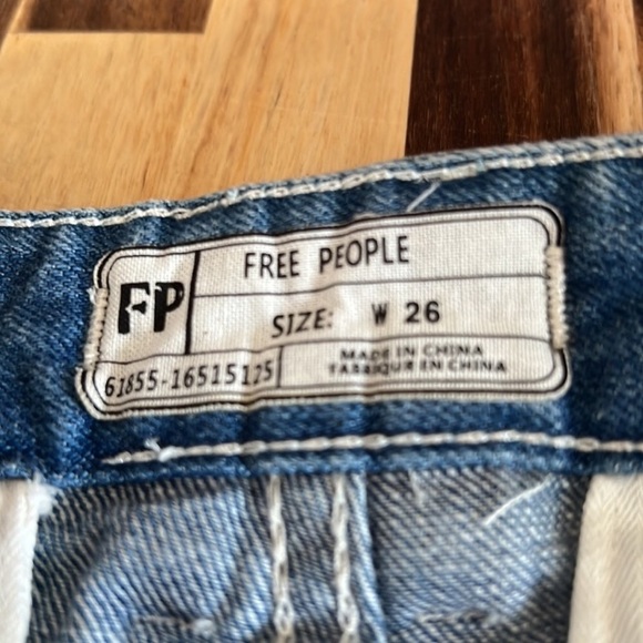 ⭐️Free People Sweet Surrender Denim shorts size 26 - Picture 5 of 10